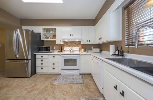 Tucson House | Central 3BR, 2BA Home Covered Patio, Garage & Bar near UofA, Hospitals & Shops