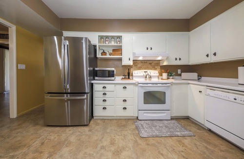 Tucson House | Central 3BR, 2BA Home Covered Patio, Garage & Bar near UofA, Hospitals & Shops