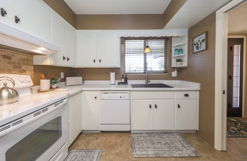 Tucson House | Central 3BR, 2BA Home Covered Patio, Garage & Bar near UofA, Hospitals & Shops