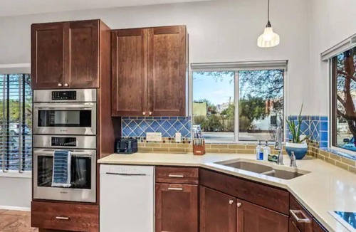 Jefferson Park House | Central Home w/Panoramic Views - 1.3 miles to UofA/3.5 miles to downtown