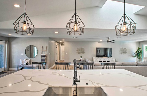 Avant House | Central Scottsdale Home w/Pool & Game Room!