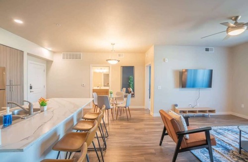 Tempe Apartment | Centrally Located Apt|Pool,Gym,W/D,Balcony,Parking