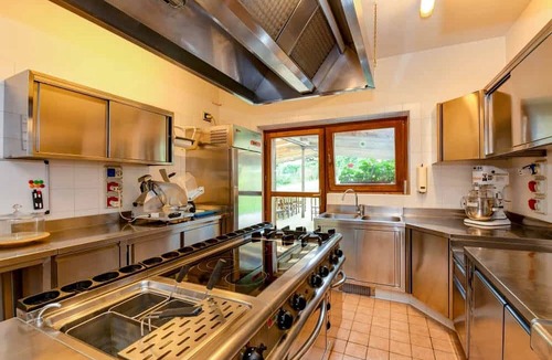 Giustino Ski Chalet | Chalet 'Agriturismo Casa Al Campo' with Mountain View, Private Pool and Wi-Fi