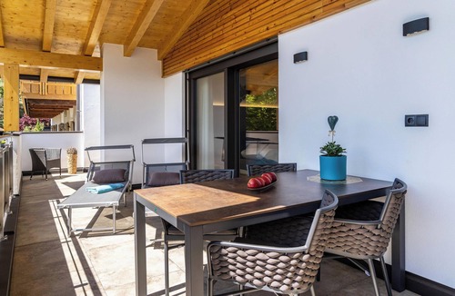 Caines Ski Chalet | Chalet "Apfel Feld-Hof" with Whirlpool, Saltwater Pool and Terrace