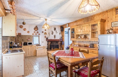 Barco Ski Chalet | Chalet 'Baita Bocheto' with Balcony & Terrace