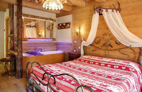 Monno Ski Chalet | Chalet 'dei Cervi' with Mountain View, Private Garden and Balcony