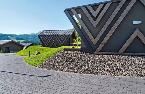 Nova Ponente Apartment | Chalet 'Einheit E' with Mountain View, Private Terrace and Wi-Fi