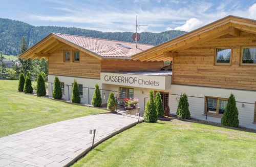 Salonetto Ski Chalet | Chalet "Gasserhof - B" with Mountain View, Garden & Wi-Fi