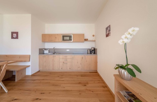 Marlengo Ski Chalet | Chalet 'Moosbichlerhof Rosalia' with Mountain View, Shared Pool and Wi-Fi