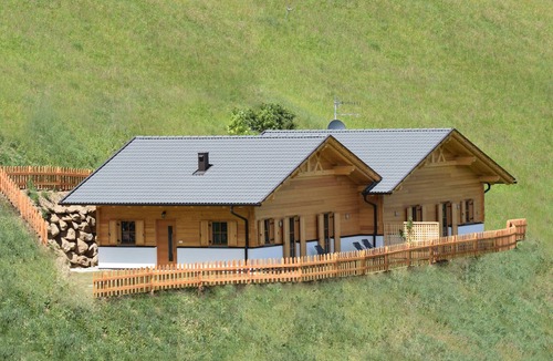Ultimo Ski Chalet | Chalet 'Niederhaushof Edelweiß' with Mountain View, Private Garden and Wi-Fi