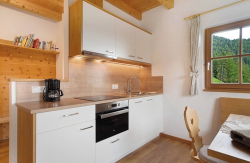 Ultimo Ski Chalet | Chalet 'Niederhaushof Enzian' with Mountain View, Private Garden and Wi-Fi