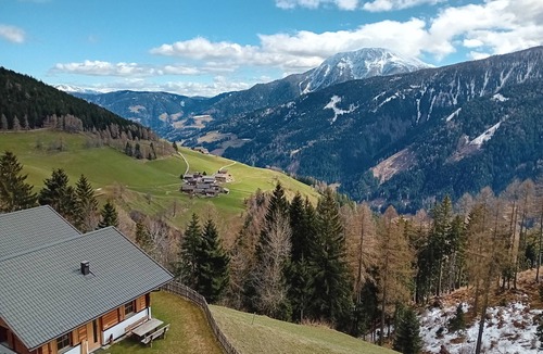 Ultimo Ski Chalet | Chalet 'Niederhaushof Enzian' with Mountain View, Private Garden and Wi-Fi