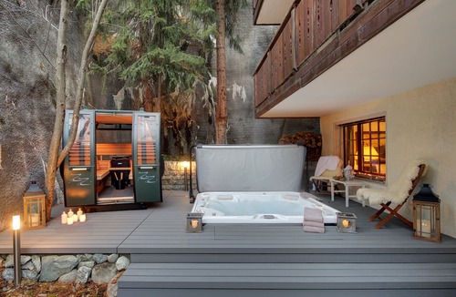 Zermatt Ski Chalet | Chalet & Penthouse Zen, Matterhorn view, sauna & hot tub, 100m to main lift