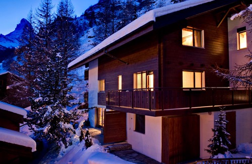 Zermatt Ski Chalet | Chalet & Penthouse Zen, Matterhorn view, sauna & hot tub, 100m to main lift