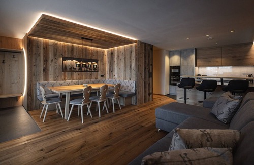 Sorafurcia Ski Chalet | Chalet 'Rueper Hof Pracken' with Hot Tub, Private Terrace and Wi-Fi