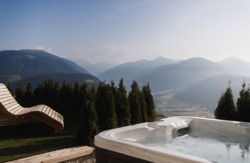 Sorafurcia Ski Chalet | Chalet 'Rueper Hof Pracken' with Hot Tub, Private Terrace and Wi-Fi
