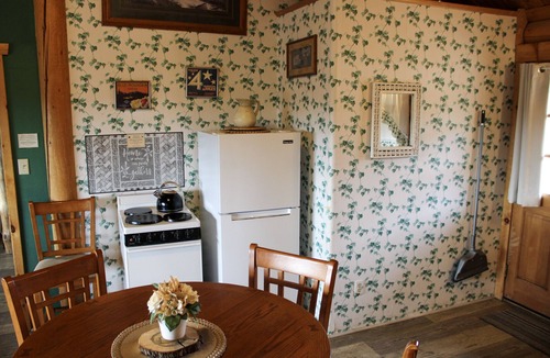 Prescott Cottage | Chaparral & Country Garden Suite - Prescott Cabin Rentals