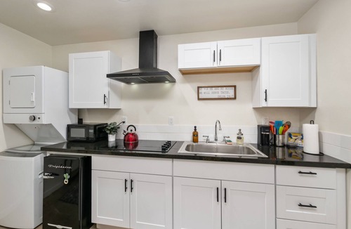 Sam Hughes Cottage | Charming 1-bedroom casita in fabulous Tucson with AC, WiFi