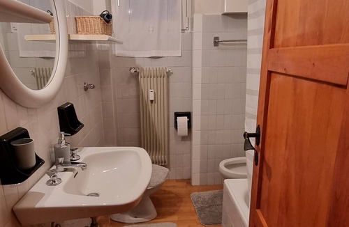 Vaneze Apartment | Charming 2-bedroom apartment in Norge with WiFi access