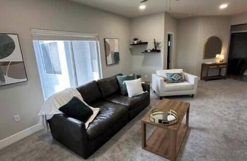 Arrowhead Ranch Condo | Charming 2-bedroom condo with water and golf course views and AC in Glendale