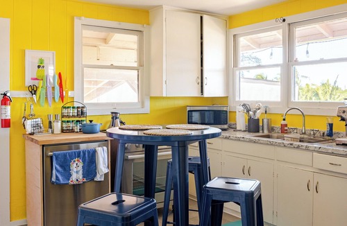 Waialee House | Charming 3-bedroom house in Haleiwa with AC, WiFi. Family friendly. Parking.