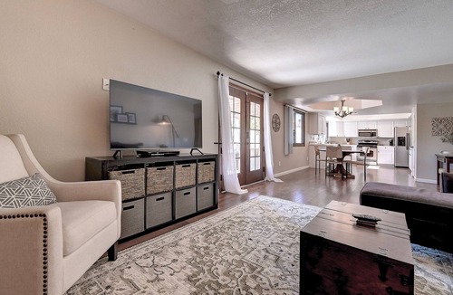 Tempe House | Charming 3-bedroom house with Pool and Hot Tub