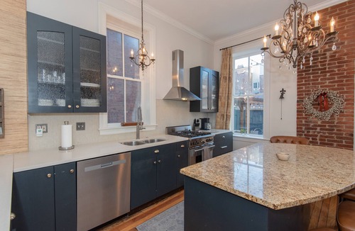 Lafayette Square House | Charming 3 BR historic home walking distance from Lafayette Park