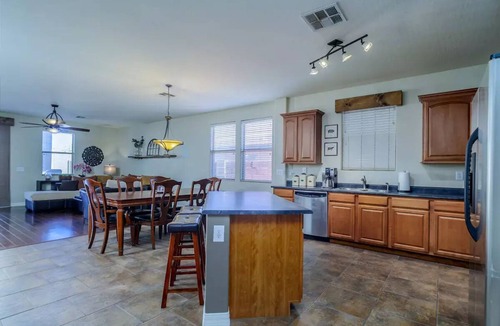 Crossriver House | Charming 3200+ Sqft 4 Bedroom That Sleeps 10