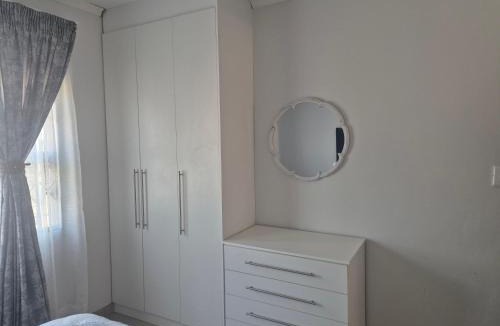 Empangeni Apartment | Charming Cottage for Getaways