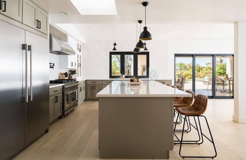 La Tierra Estates House | Charming Desert Retreat w/pickle-ball, gym,