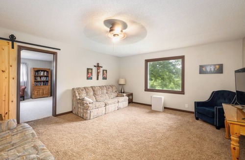 Anna House | Charming farmhouse on a beautiful horse ranch-Shawnee Hills Wine Trail