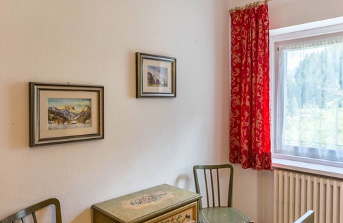 Moena Apartment | Charming Holiday Apartment “Appartamento Catinaccio”) with Mountain View