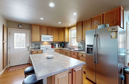 Payson House | Charming Retreat with Panoramic Views, Private Washer/Dryer & Free Internet