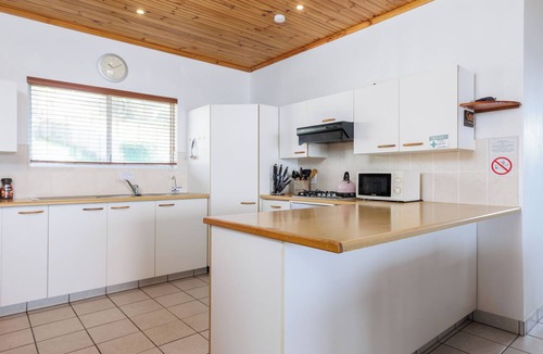 Umzumbe Apartment | Cheers! Beautiful 2-bedroom ocean view apartment in Umzumbe steps from the beach