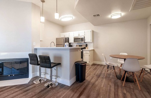 Greenbell Apartment | Chic 1BR Apartment at Lookout Mountain by Stay Gia