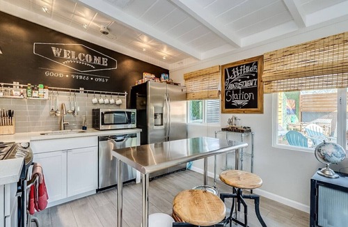 Grant - Glenn Cottage | Chic Duplex in Tucson 1 of 2
