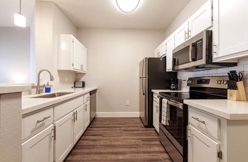 Greenbell Apartment | Chic Modern 1BR Apartment at Lookout Mountain by Stay Gia
