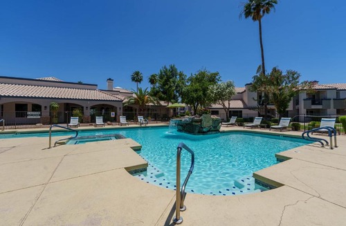 Greenbell Apartment | Chic Modern 1BR Apartment at Lookout Mountain by Stay Gia