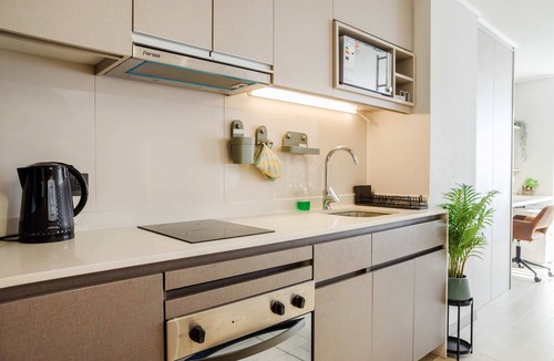 Nunoa Apartment | Chic Modern Studio in Nunoa | Vibrant Urban Stay