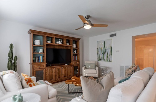 Park Scottsdale Townhouse House | Chic Scottsdale Townhome Near Old Town - Sleeps 6