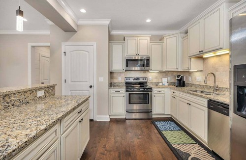 Epworth Acres House | Classic Seaside Town Home Located conveniently nea