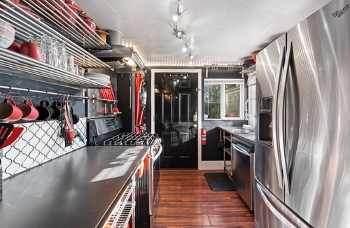 Downtown Vancouver Apartment | Classy Couve Walkable Downtown Apartment