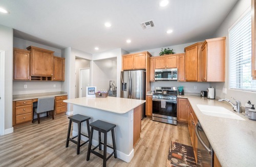 Anthem at Merrill Ranch House | Clean and Updated in Sun City Anthem at Merrill Ranch 55+ Community!