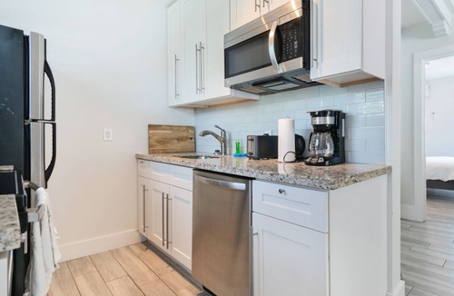 Harbordale House | Close to beach-Downtown-Airport-Whole apt