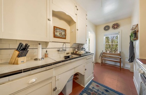 Sam Hughes House | Close to U of A/Sam Hughes/1 BR 1 BA/Patio
