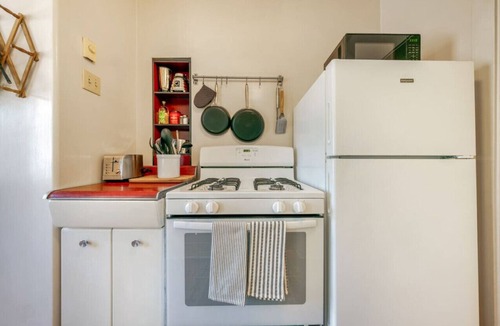 Sam Hughes House | Close to U of A/Sam Hughes/1 BR 1 BA/Patio