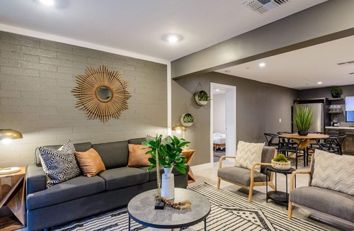 Entertainment District House | Closest Walk to Old Town, Entertainment District