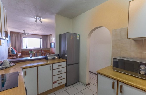 Margate Apartment | Coastal Comfort | Balcony | Sea View | Pool