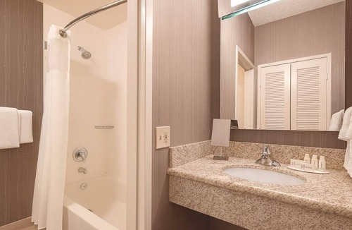 Tempe Hotel | Comfort and Convenience! Four Relaxing Units, Swimming Pool, Pets are Welcome!