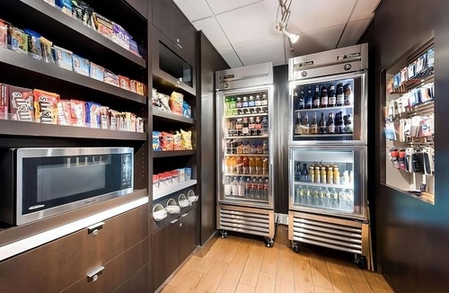 Tempe Hotel | Comfort and Convenience! Four Relaxing Units, Swimming Pool, Pets are Welcome!